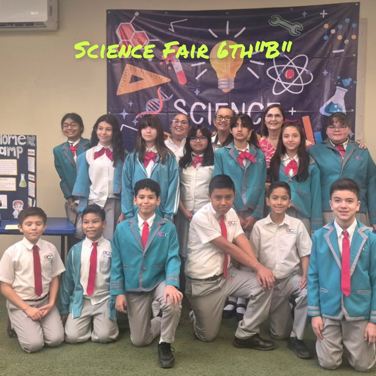 Alumnos de Secundaria en la feria de ciencias — ECC